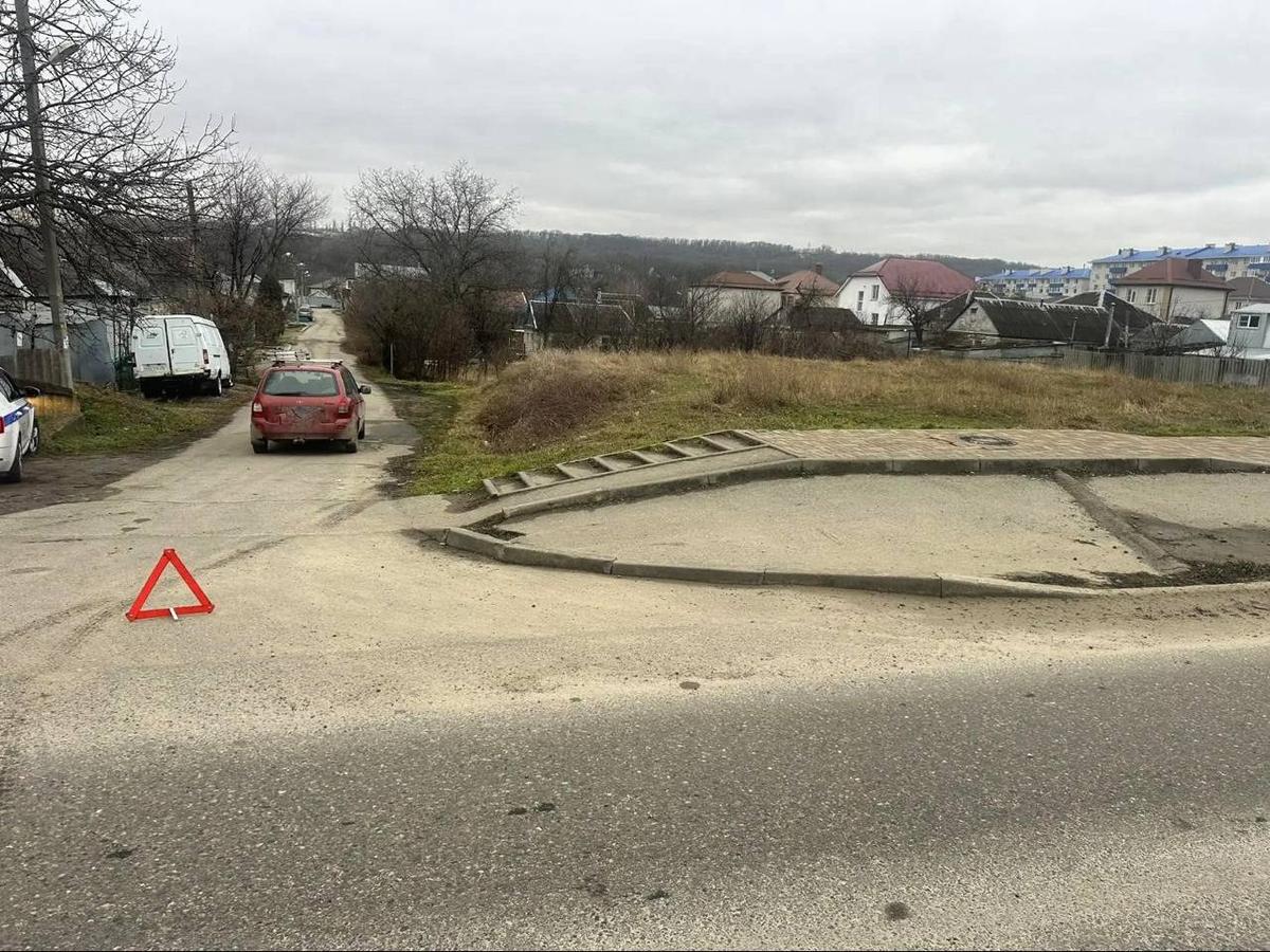 На улице Пригородной в Ставрополе при повороте направо водитель сбил школьницу