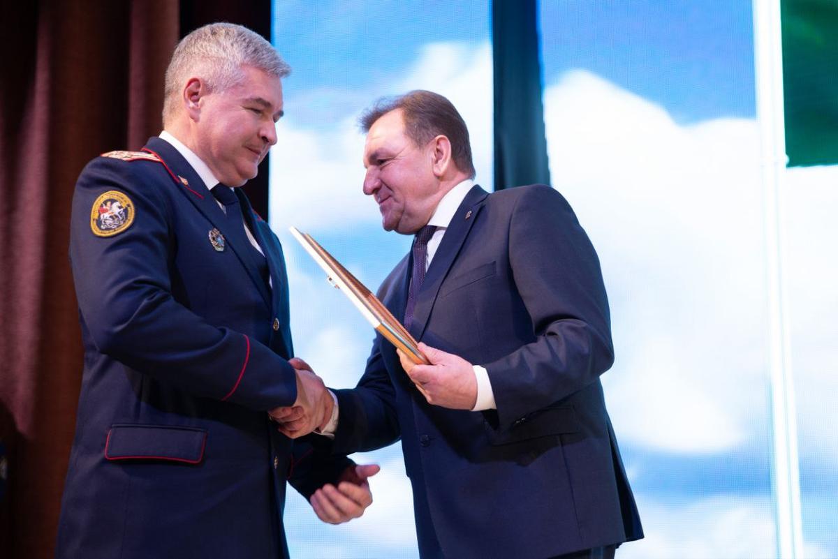 Ветеранов и сотрудников СКР поздравил с праздником глава Ставрополя