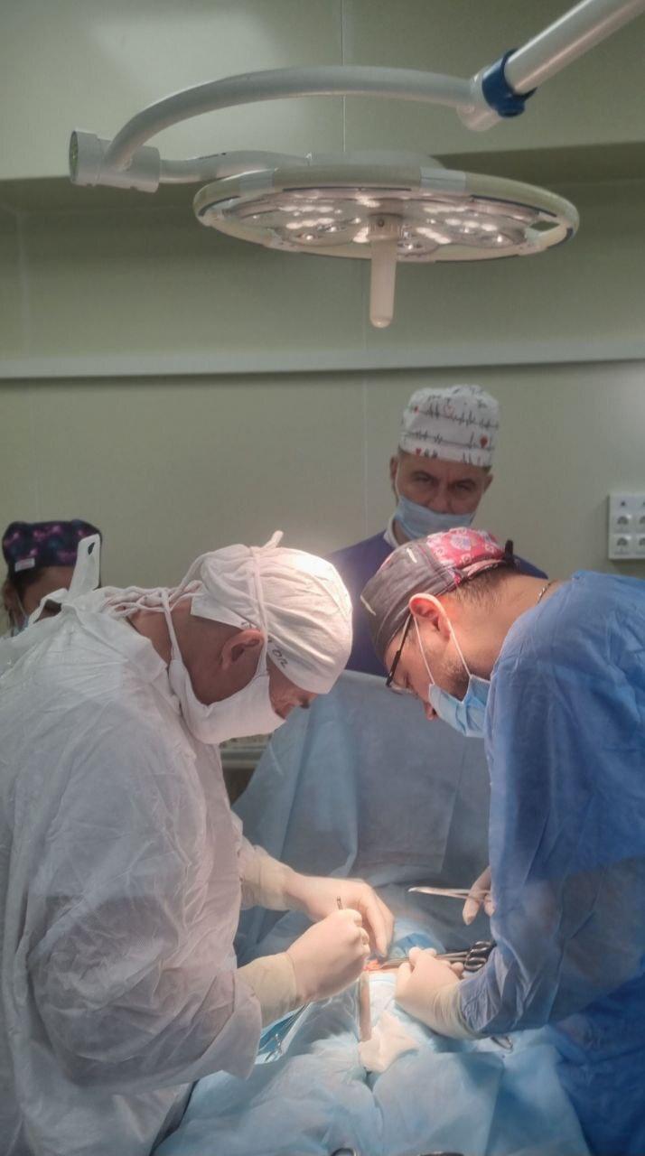 В Пятигорске хирурги удалили подростку большую опухоль шеи