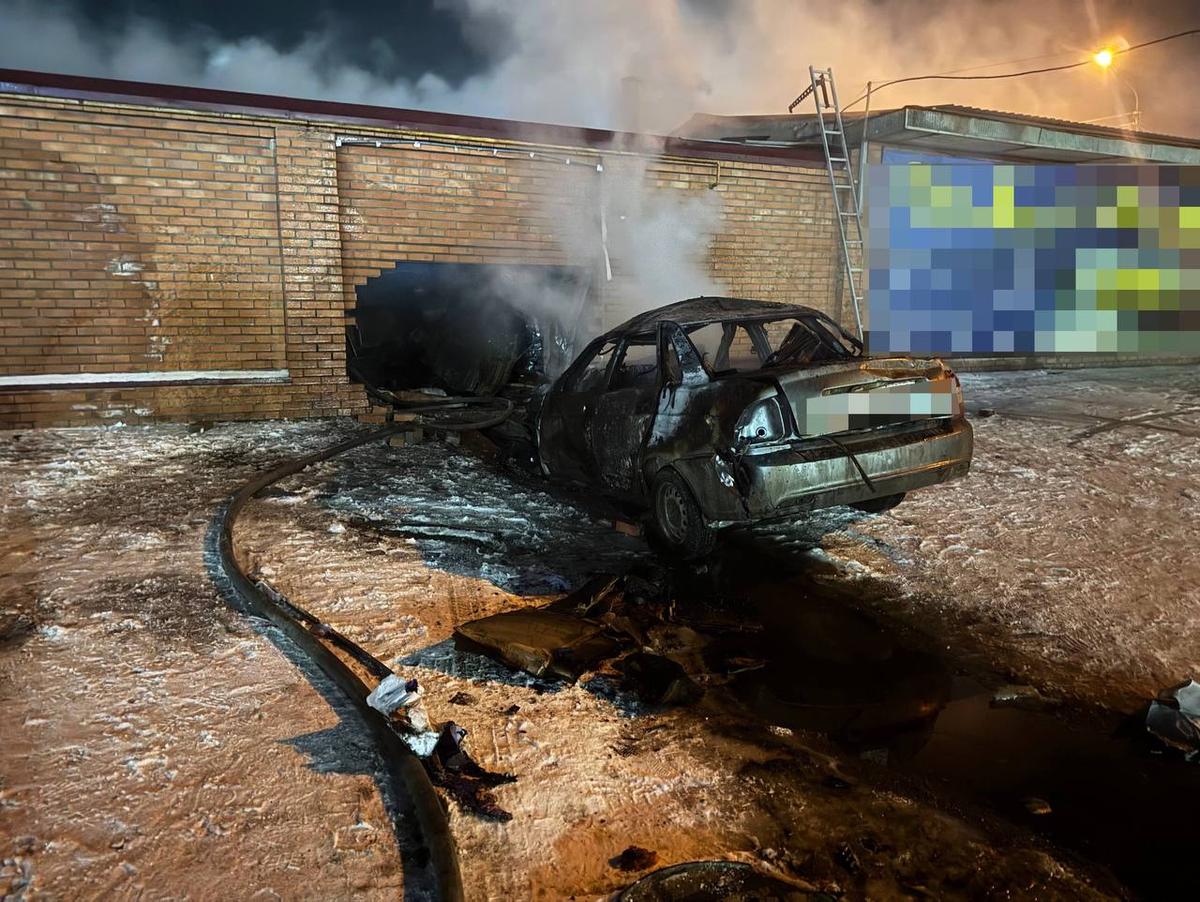 Водитель «Приоры» врезался в стену в Георгиевске и погиб