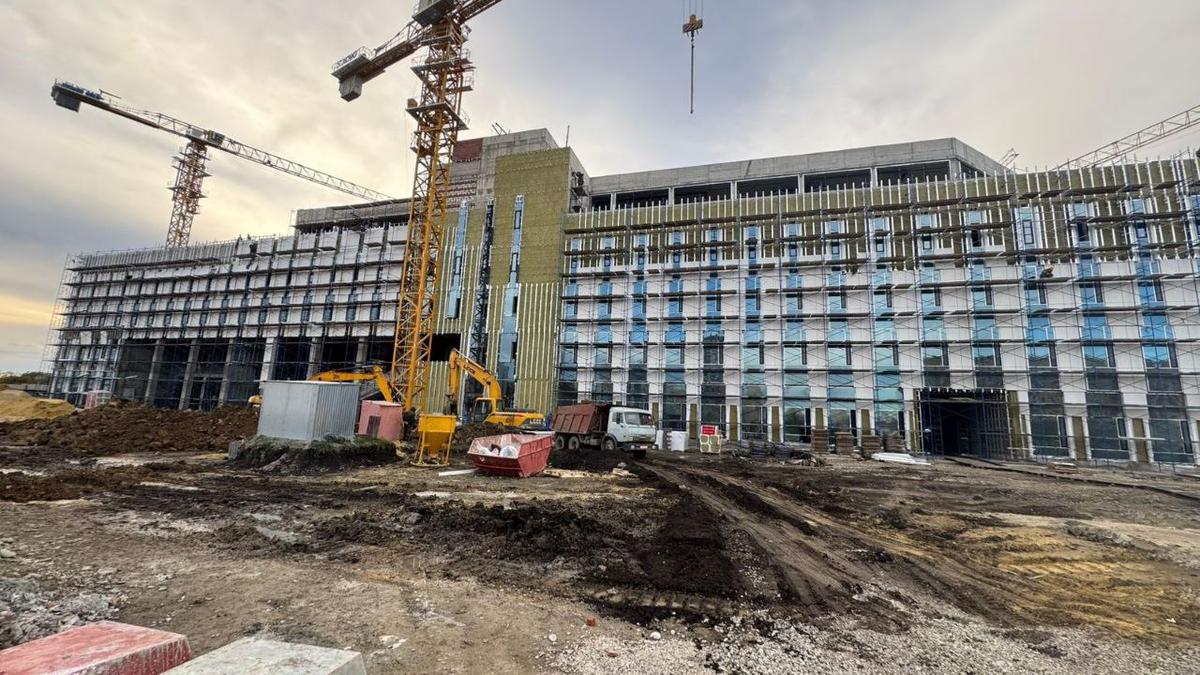 На улице Щипакина Ставрополя наполовину 400 строителей возвели культурный центр