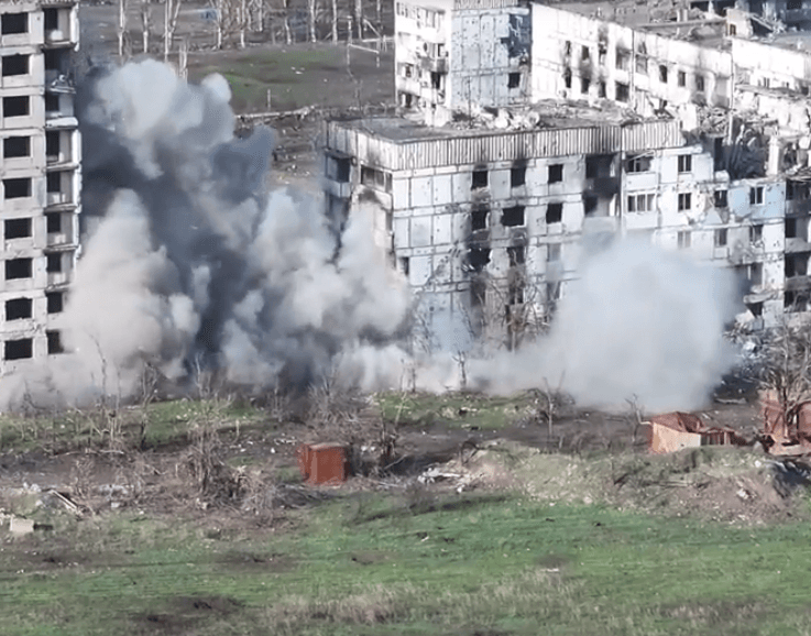 Мужество города берет