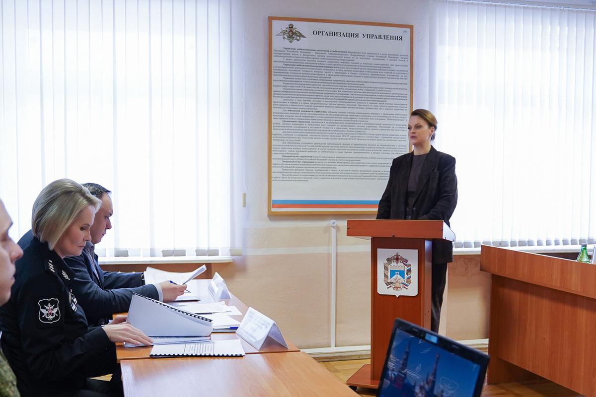 Совещание по выплатам военнослужащим провела в Ставрополе замминистра обороны РФ