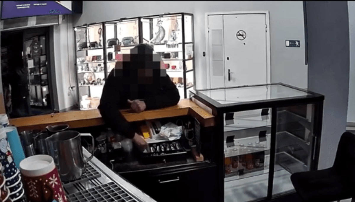 В Ставрополе грабитель вытащил деньги из кассы кофейни