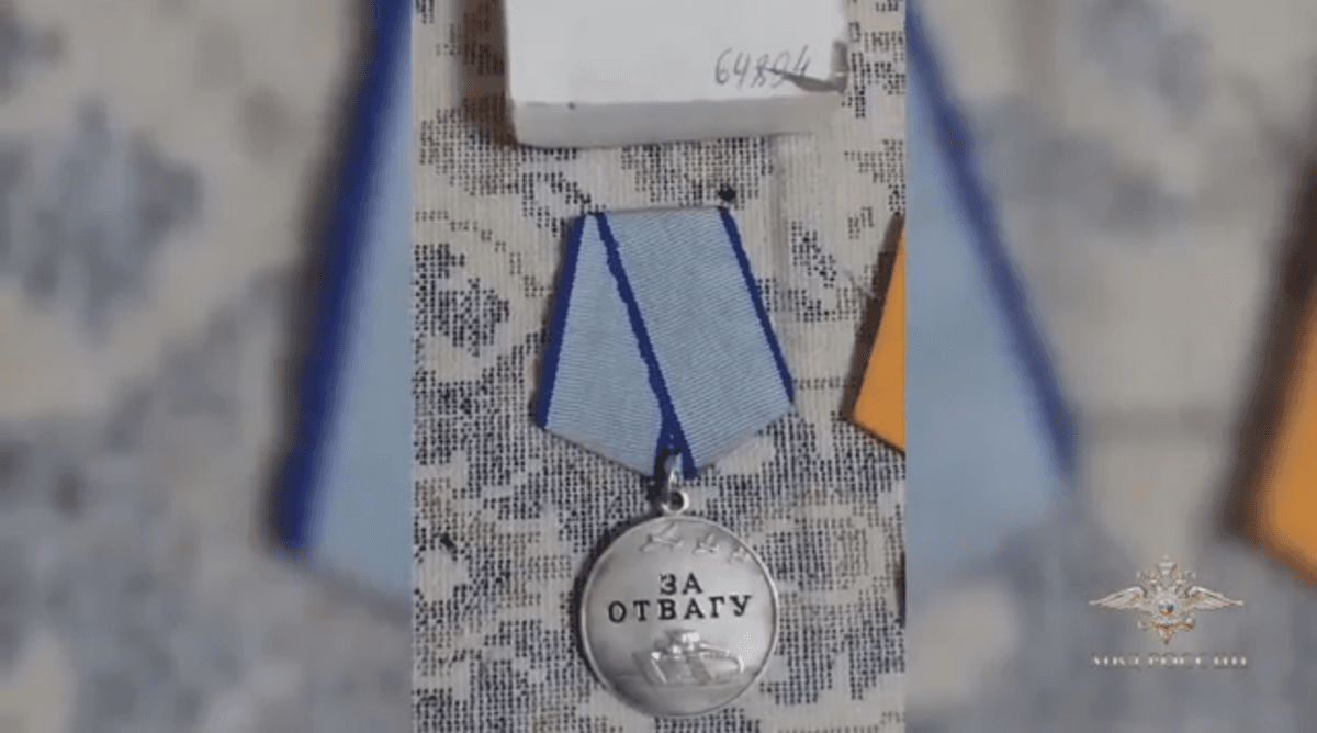 В Туркменском районе ограбили дом бойца СВО, похитив драгоценности и награды