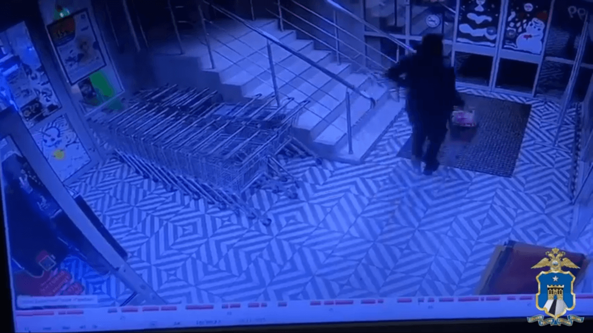 В Кировском округе рецидивист решил не платить за товар в магазине