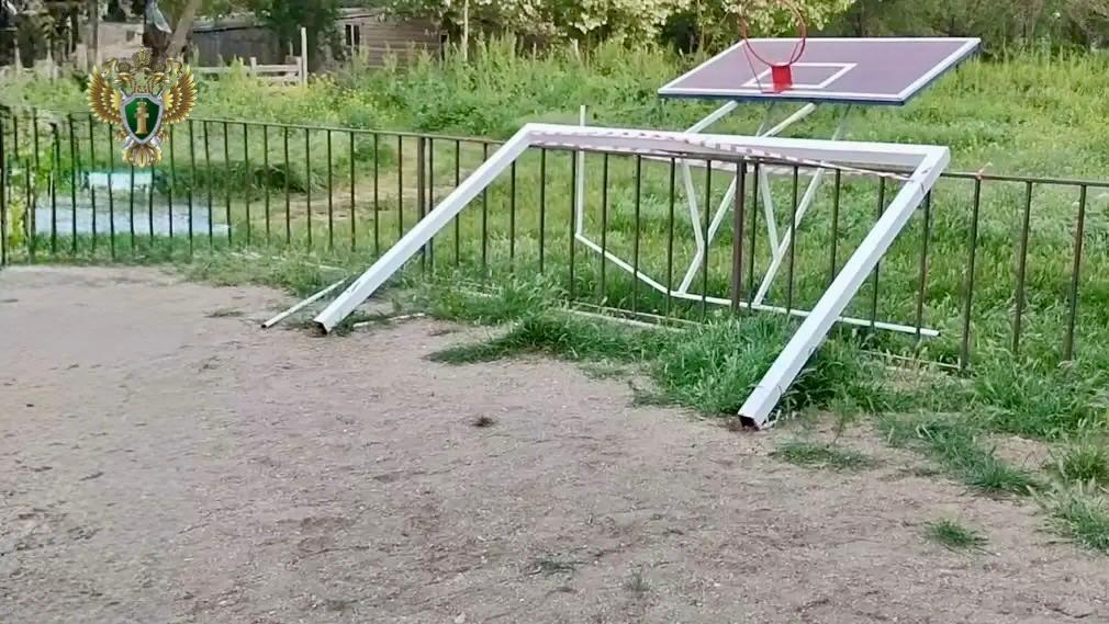 Бизнес-леди установила в поселке Херсонском убившие мальчика ворота с дефектом