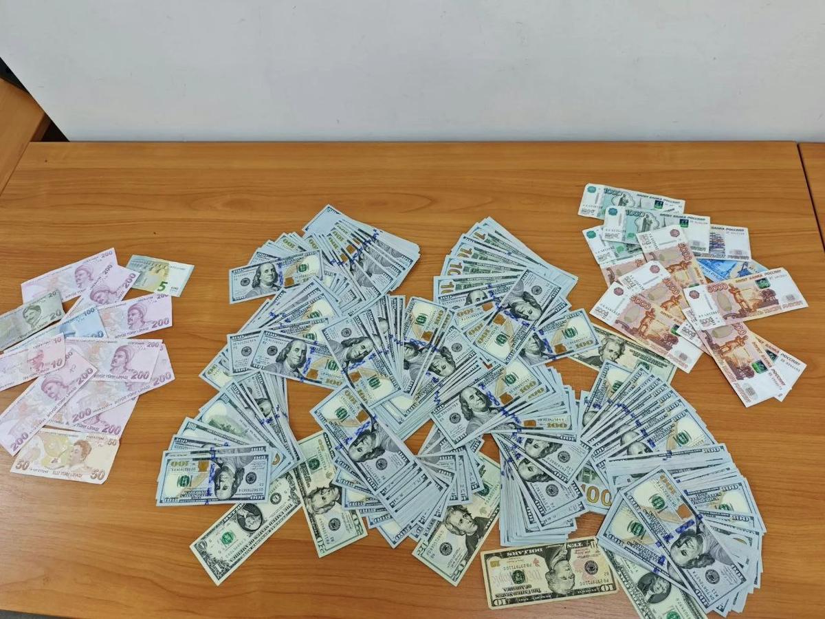 В аэропорту Минвод гражданка пыталась провезти незадекларированную валюту