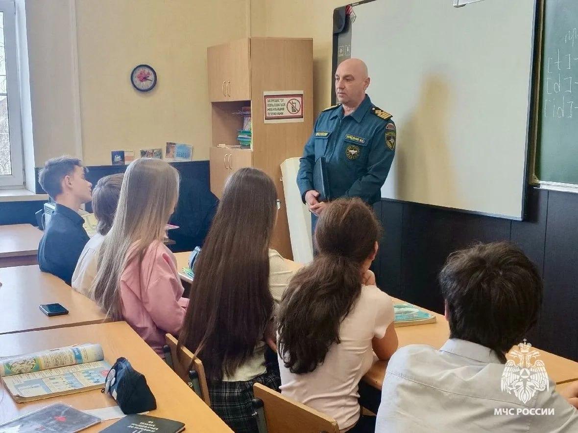 Для юных ставропольцев сотрудники ГИМС МЧС организуют уроки безопасности
