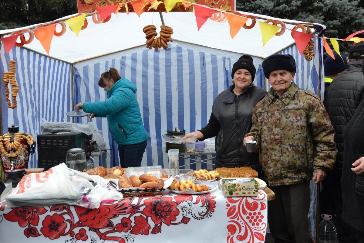В Новоалександровском округе прошла пельменная ярмарка в поддержку бойцов СВО