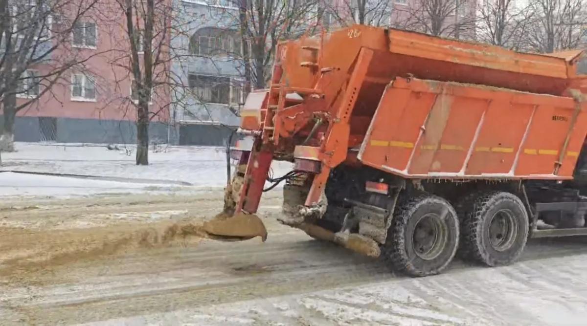 В Ставрополе коммунальщики в усиленном режиме устраняют последствия снегопада