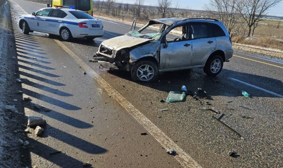 Под Ставрополем водитель без прав пострадал после наезда на бетонное ограждение