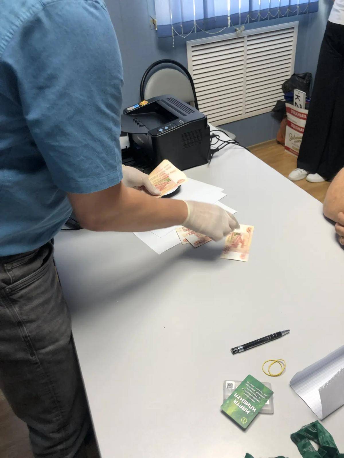 В Георгиевском округе мужчину осудили за попытку дачи взятки сотруднику ФСБ