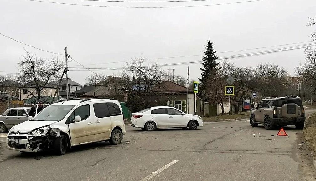 В Ставрополе при столкновении двух иномарок пострадал невиновный водитель