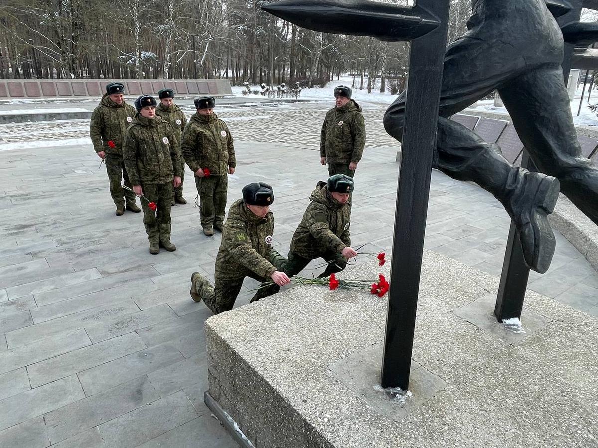 В Ставрополе сотрудники военной автоинспекции почтили память погибших воинов