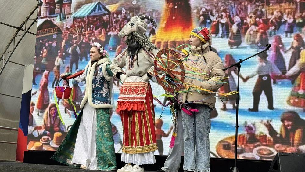 В парке Победы Ставрополя по традиции ярко отпраздновали Масленицу