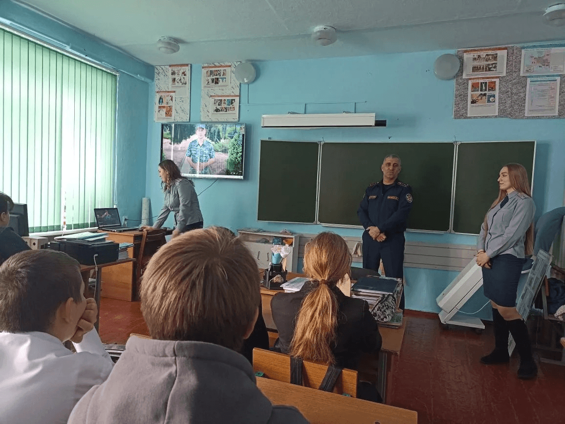 Сотрудники УИС на Ставрополье рассказали школьникам о службе в ведомстве