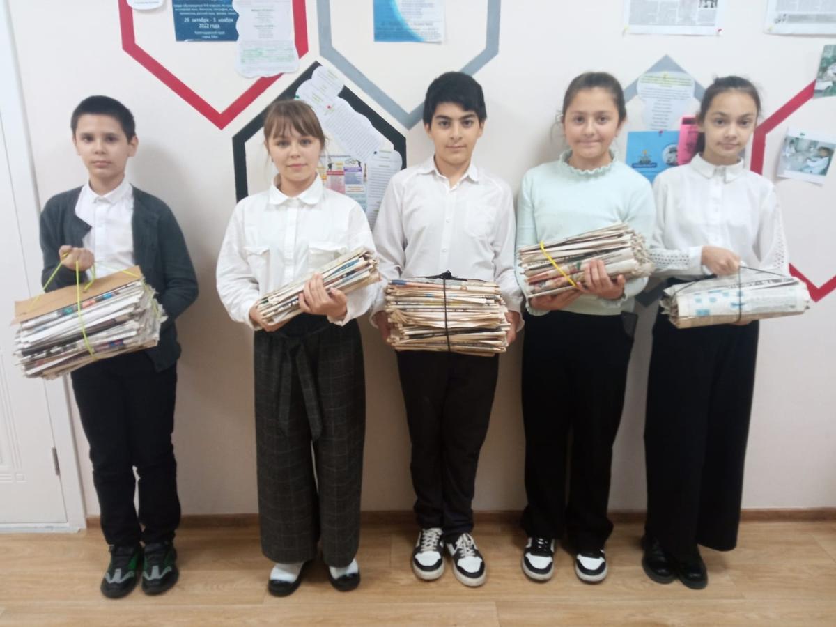 Две тонны макулатуры упаковали юные экологи Новоалександровского округа