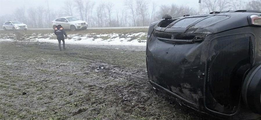 При опрокидывании внедорожника в Шпаковском округе пострадали два пассажира