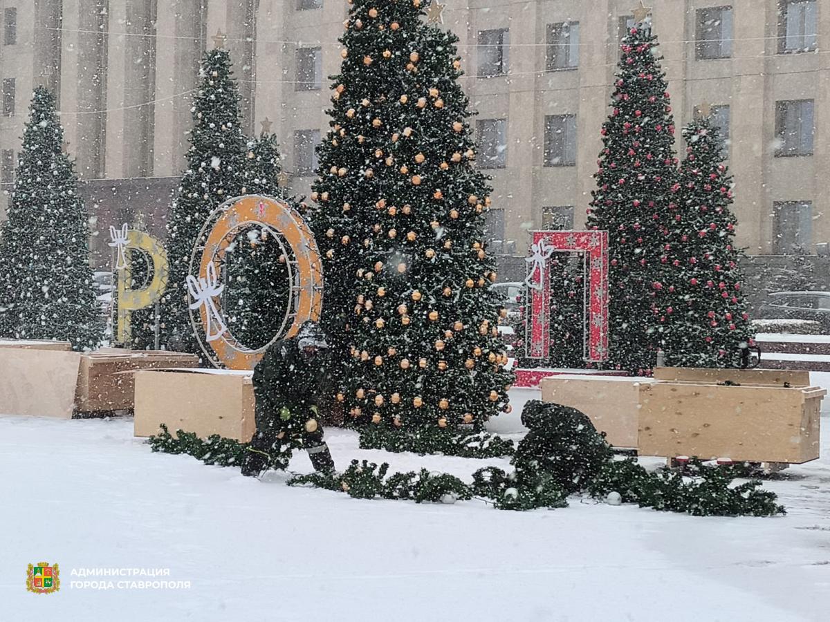 В Ставрополе начали разбирать новогодние инсталляции