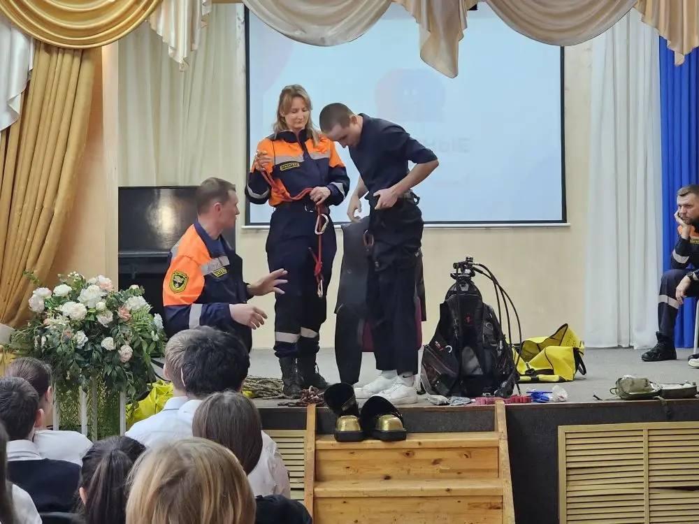 В Ставрополе спасатели рассказали школьникам о своей работе