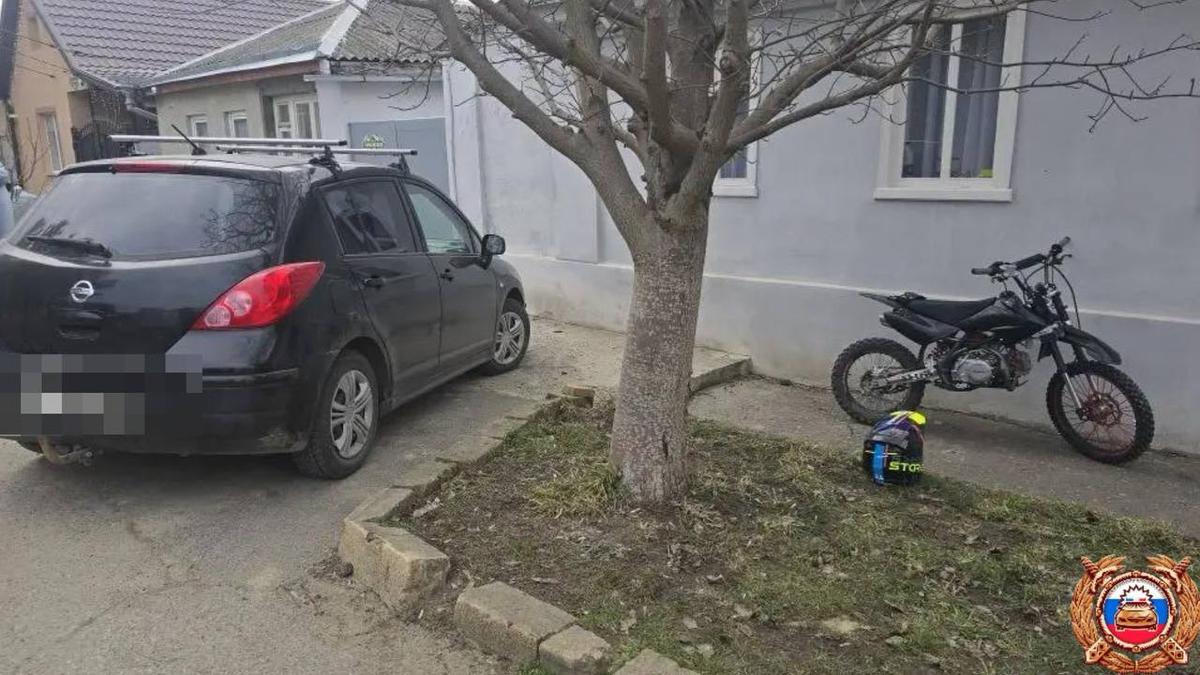 В центре Ставрополя подросток на питбайке врезался в стену и потом в иномарку