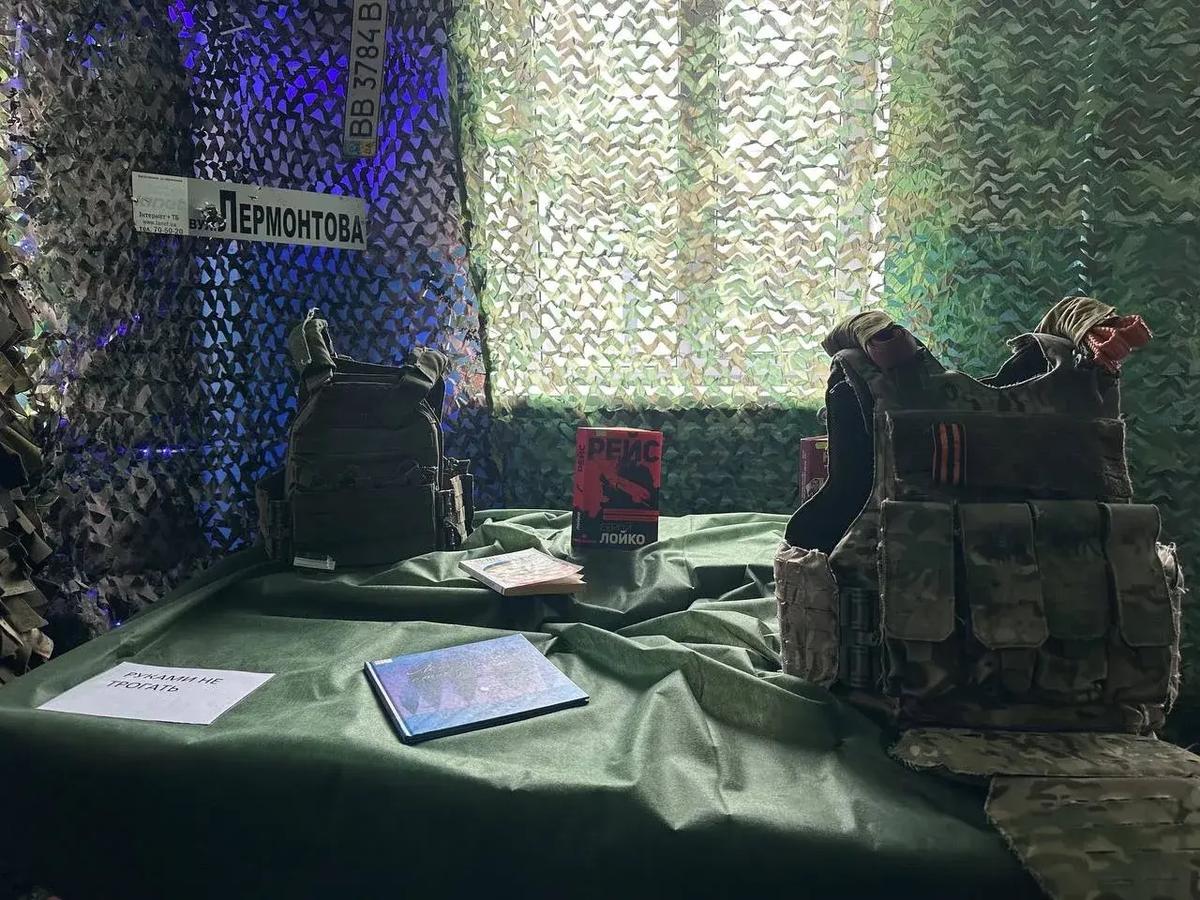 Участник СВО из Кировского округа передал в музей родной школы новые экспонаты