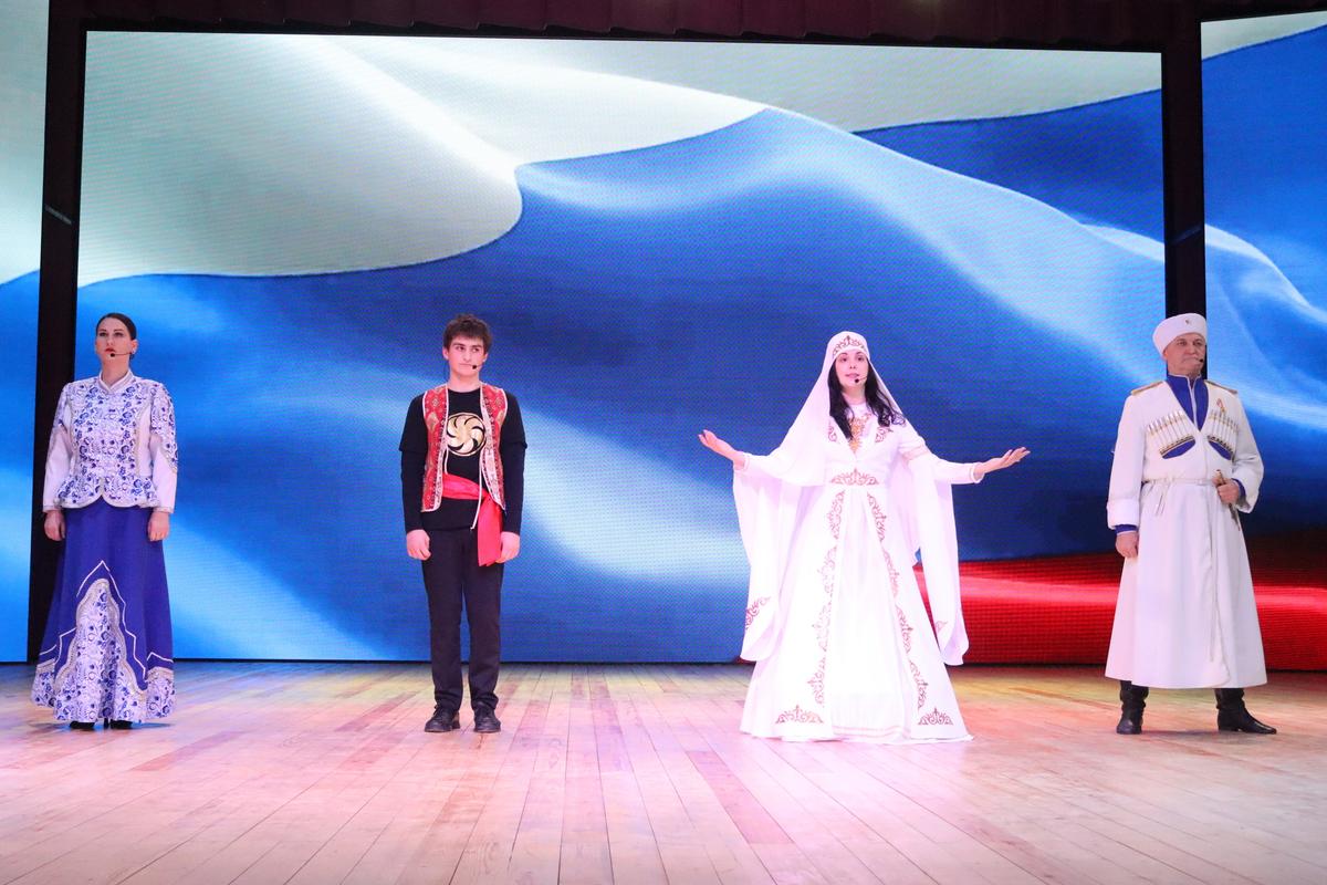 В Советском округе триумфально открыли Год единства народов России