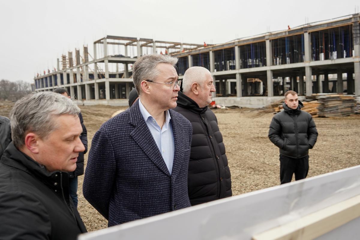 Губернатор Владимир Владимиров проверил реализацию 4 соцпроектов в Пятигорске