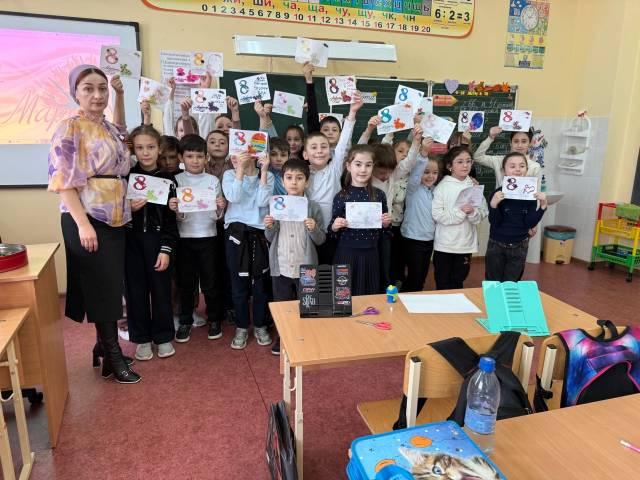 В Предгорье подготовили более 1,5 тысячи авторских посланий к 8 Марта луганчанам