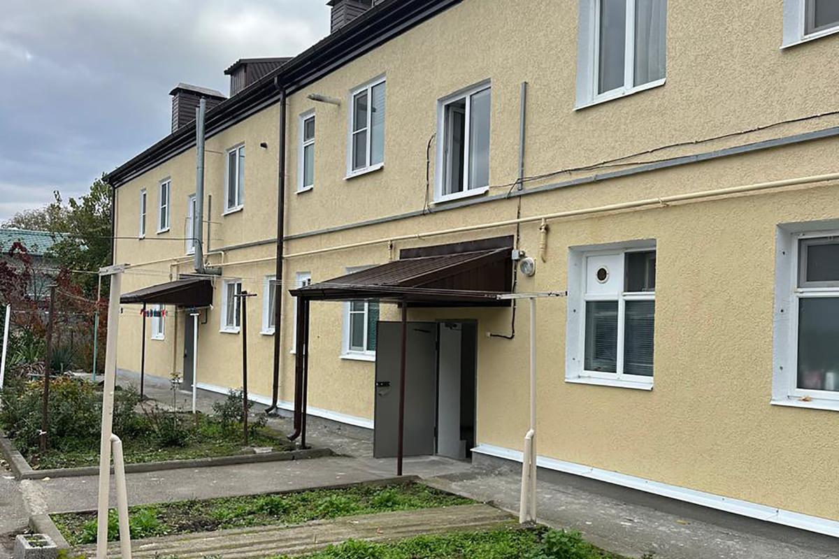 В Минераловодском округе отремонтировали в 3 МКД оборону здания