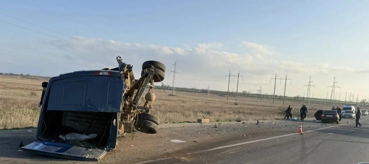 Водитель «Приоры» погиб при столкновении с грузовиком в Буденновском округе