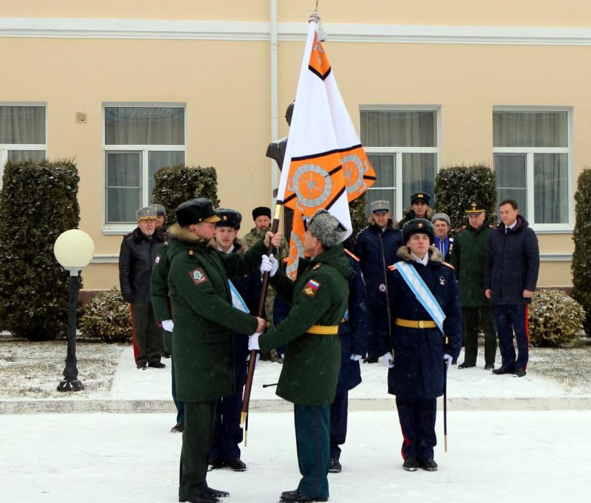 Генерал-полковник Авдеев вручил Знамя Аксайскому кадетскому корпусу в Ставрополе