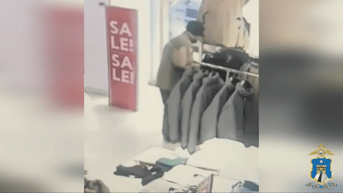 В Ессентуках мужчину подозревают в краже 12 пар брюк