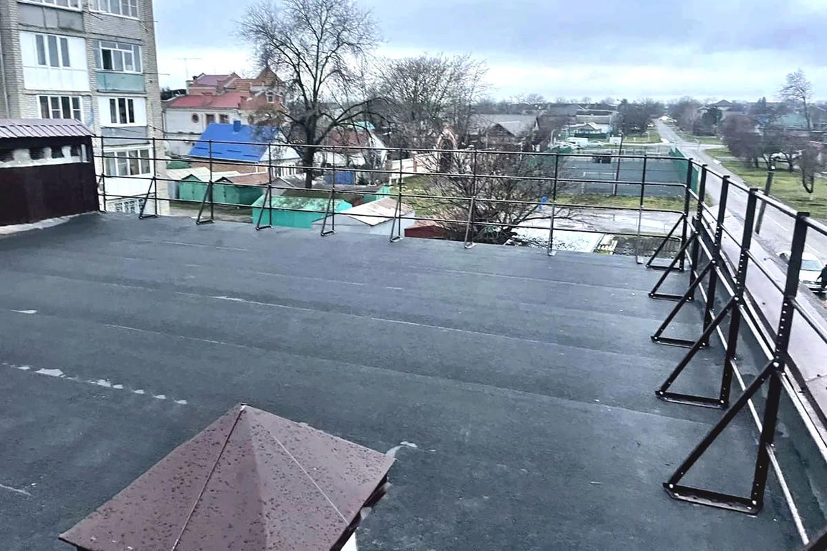 В Кировском округе двухэтажки 1970-х годов постройки получили новые крыши