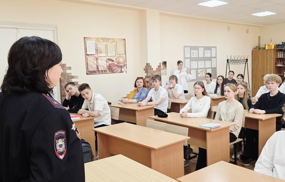 В Михайловске полицейские рассказали школьникам об особенностях службы