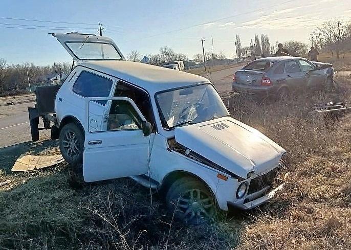 В Кочубеевском округе при столкновении «Приоры» и «Нивы» пострадали 4 человека