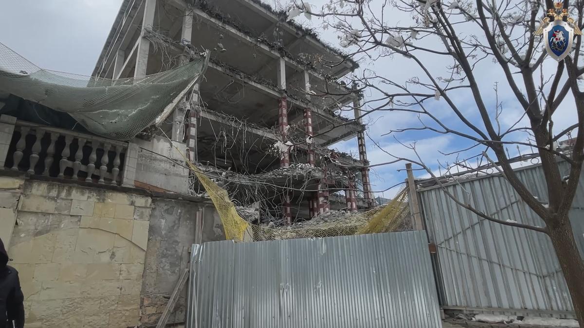 В Кисловодске СК проверяет информацию о падении строймусора на санаторий