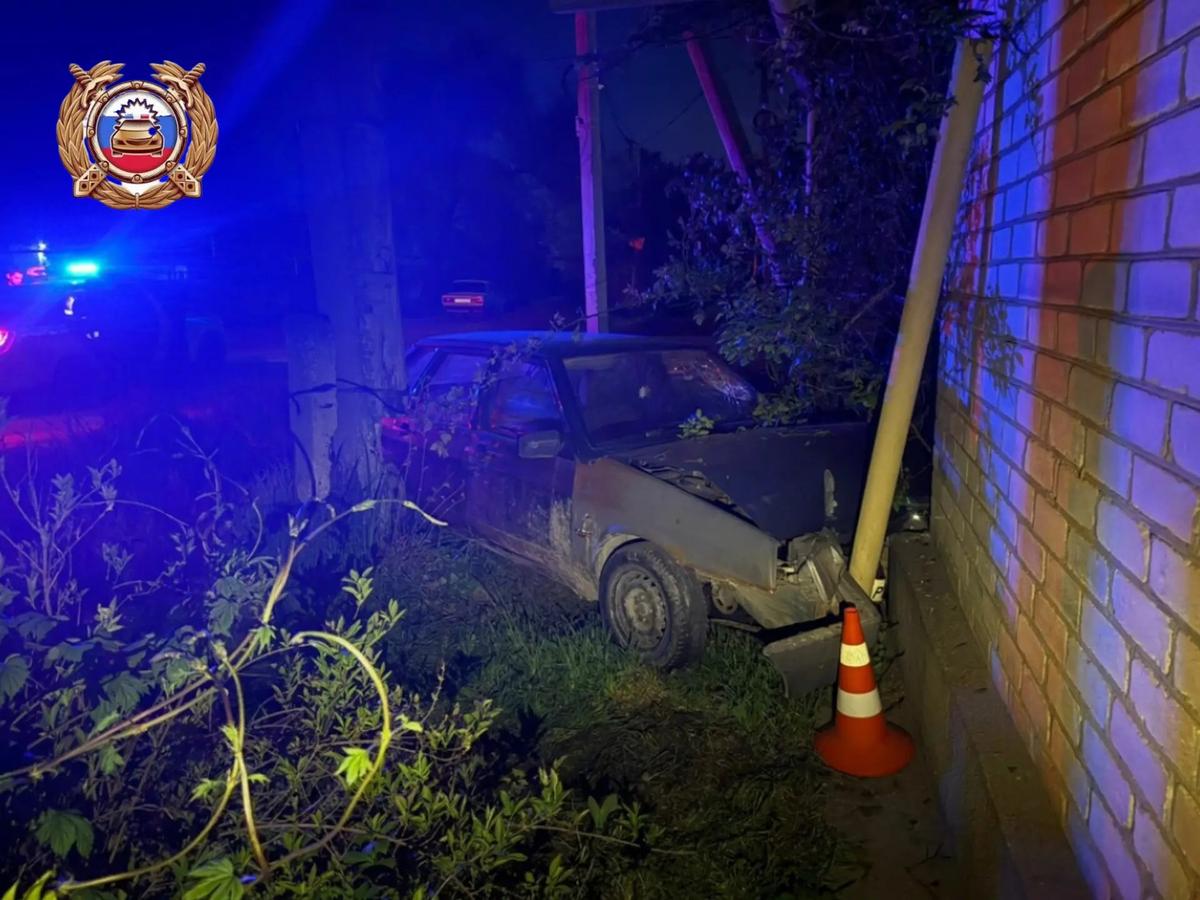 В Зеленокумске лишённый прав водитель устроил ДТП и пострадал