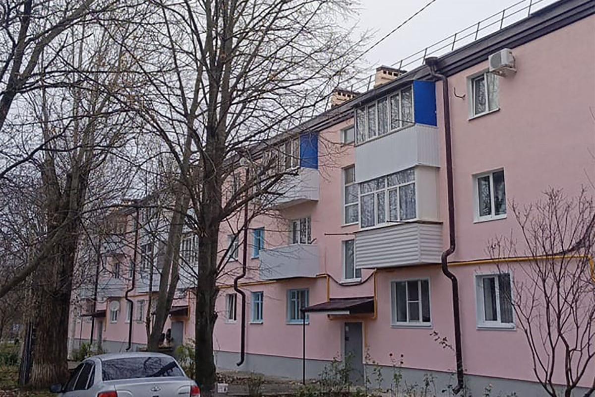 В Рыздвяном капитально привели в порядок два дома