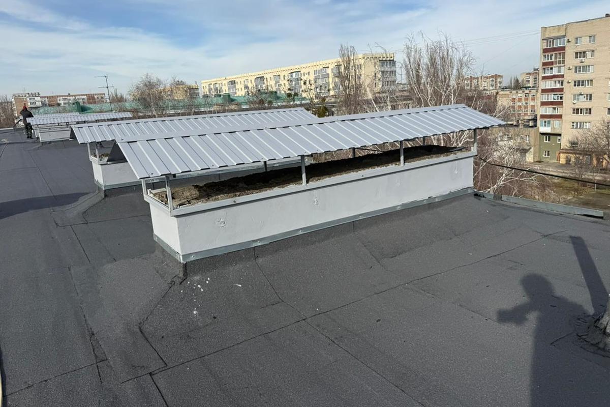 В трех пятиэтажках в Ставрополе обновили крыши более чем за 14,4 млн рублей