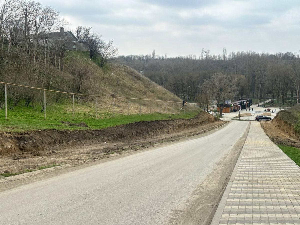 В Кировском округе обновят спуск к парку «Кура»