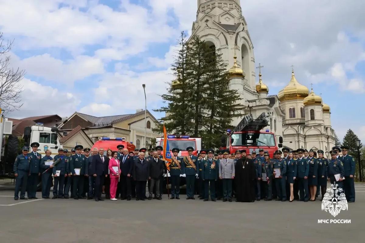 Перед 8-й пожарно-спасательной частью Ставрополя отметили День пожарной охраны