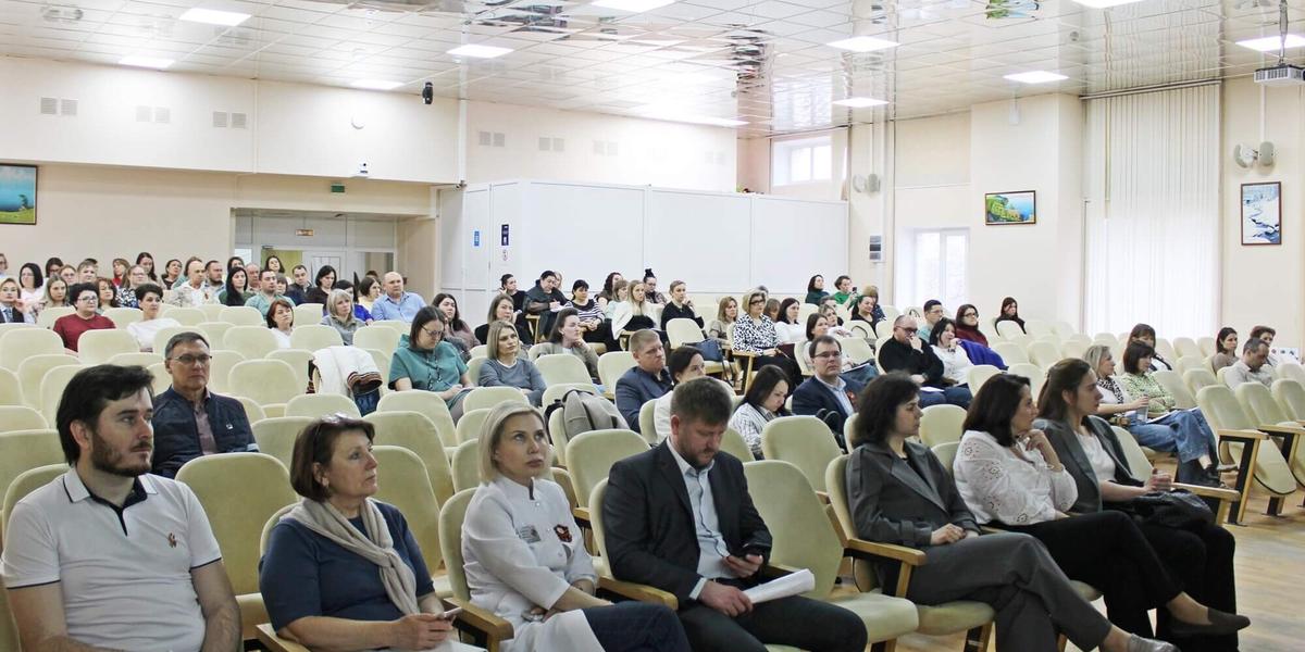 Нарушения при закупке лекарств обсудили на семинаре в крайбольнице в Ставрополе