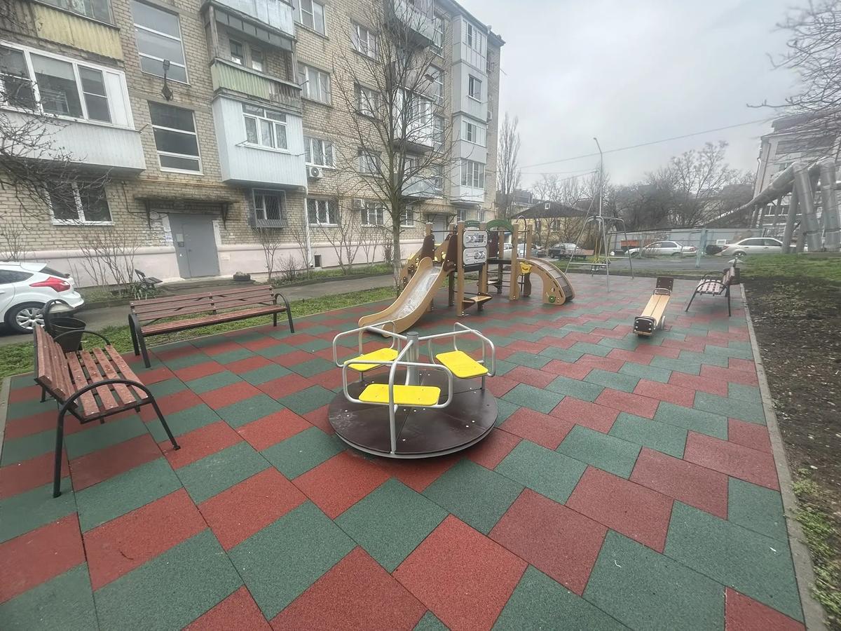 В Ставрополе отремонтировали три детские площадки