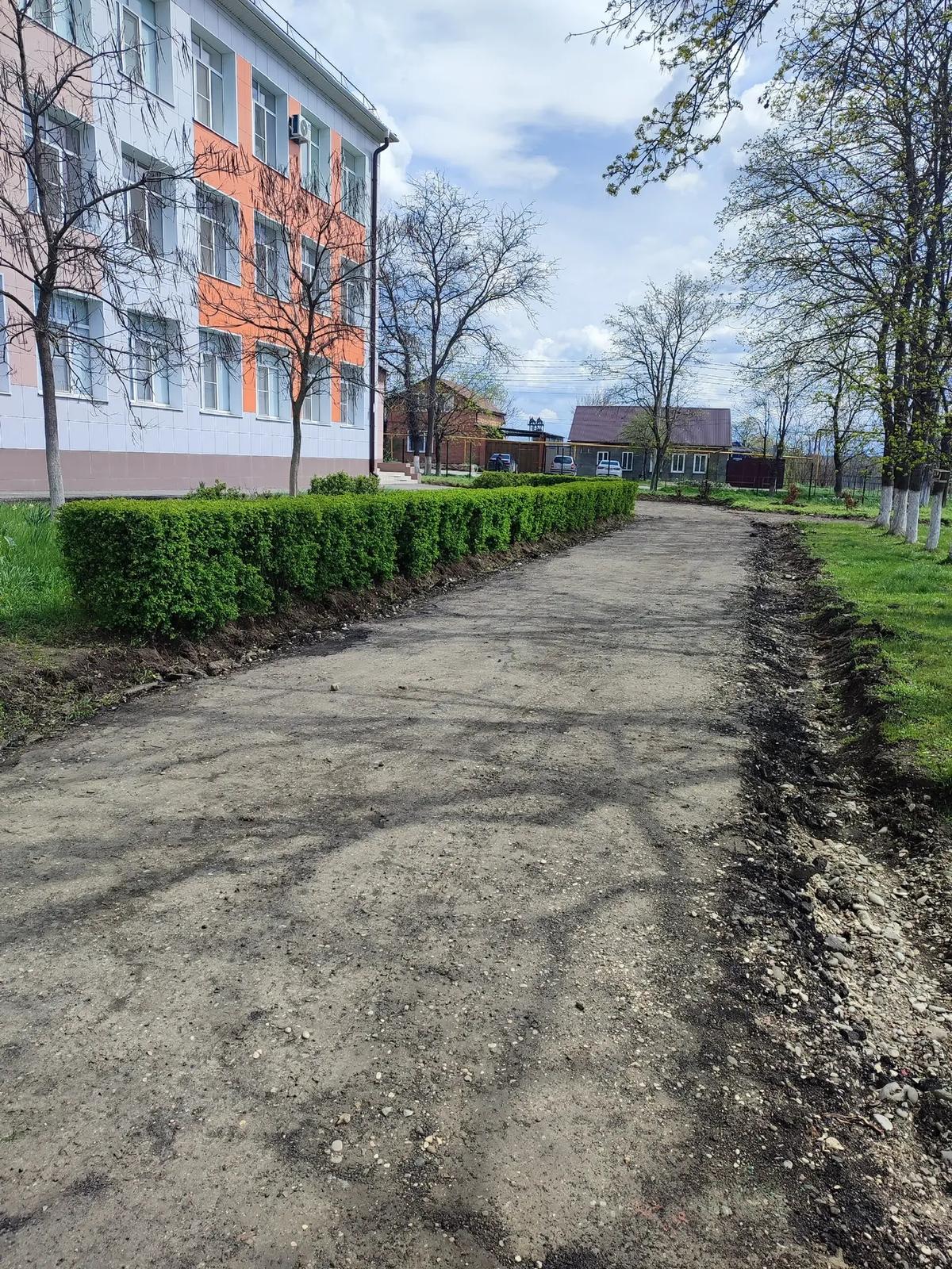 В Георгиевском округе обновляется школьный двор