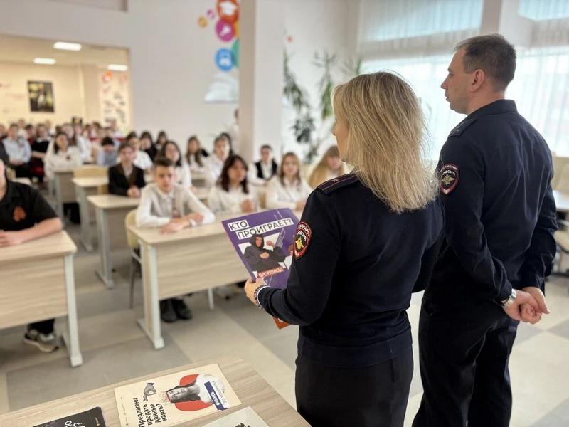 Антинаркотическую беседу провели полицейские со ставропольскими школьниками