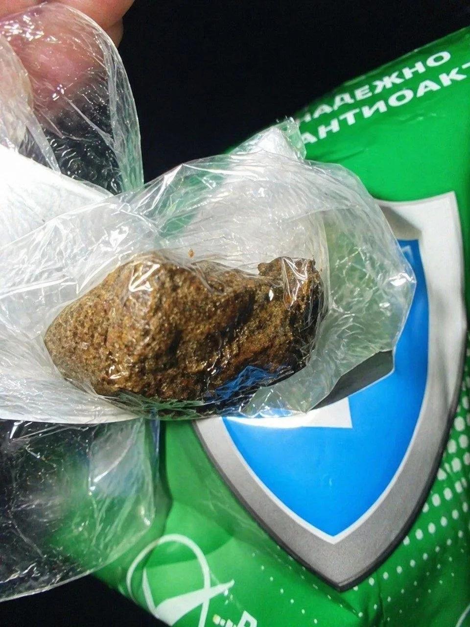 В Кировском округе полицейские изъяли у пассажира такси наркотик