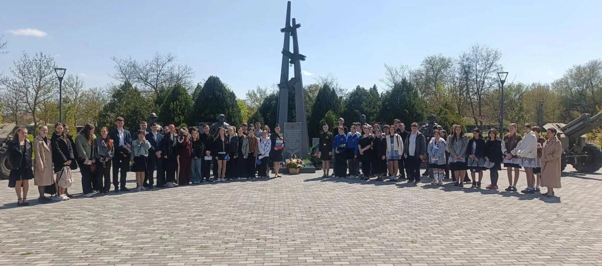 В Зеленокумске школьники прошли по «Маршруту исторической памяти»