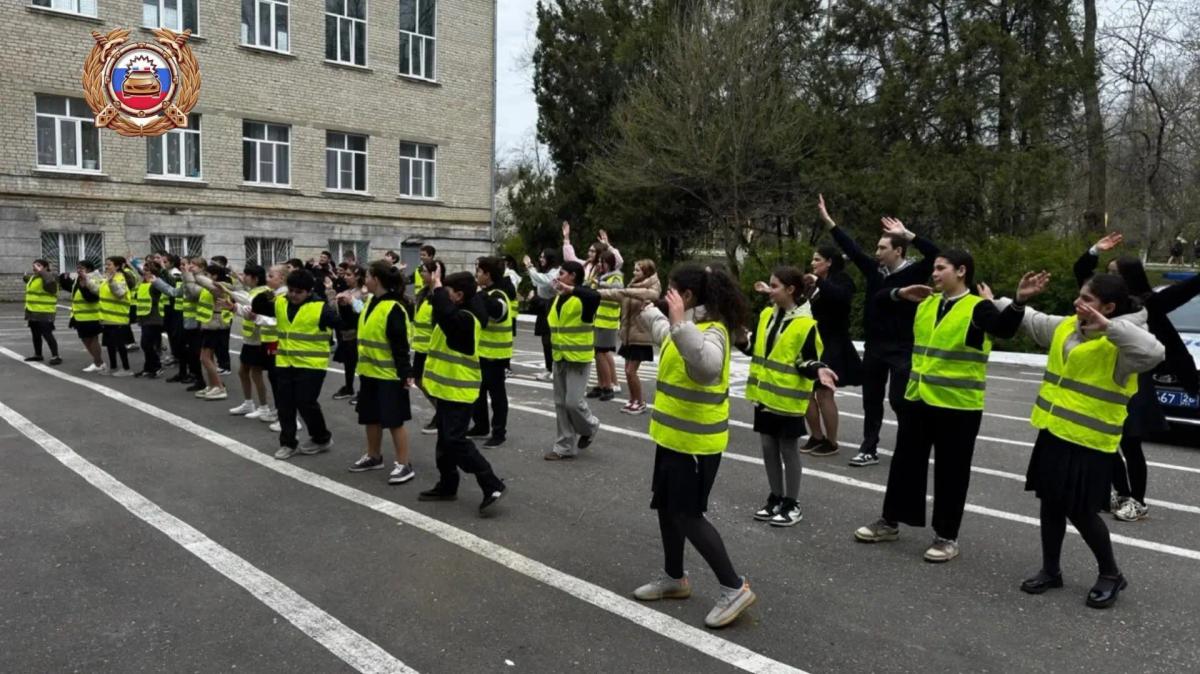 В Пятигорске прошел флешмоб, посвященный старту кампании "Драйв безопасности"